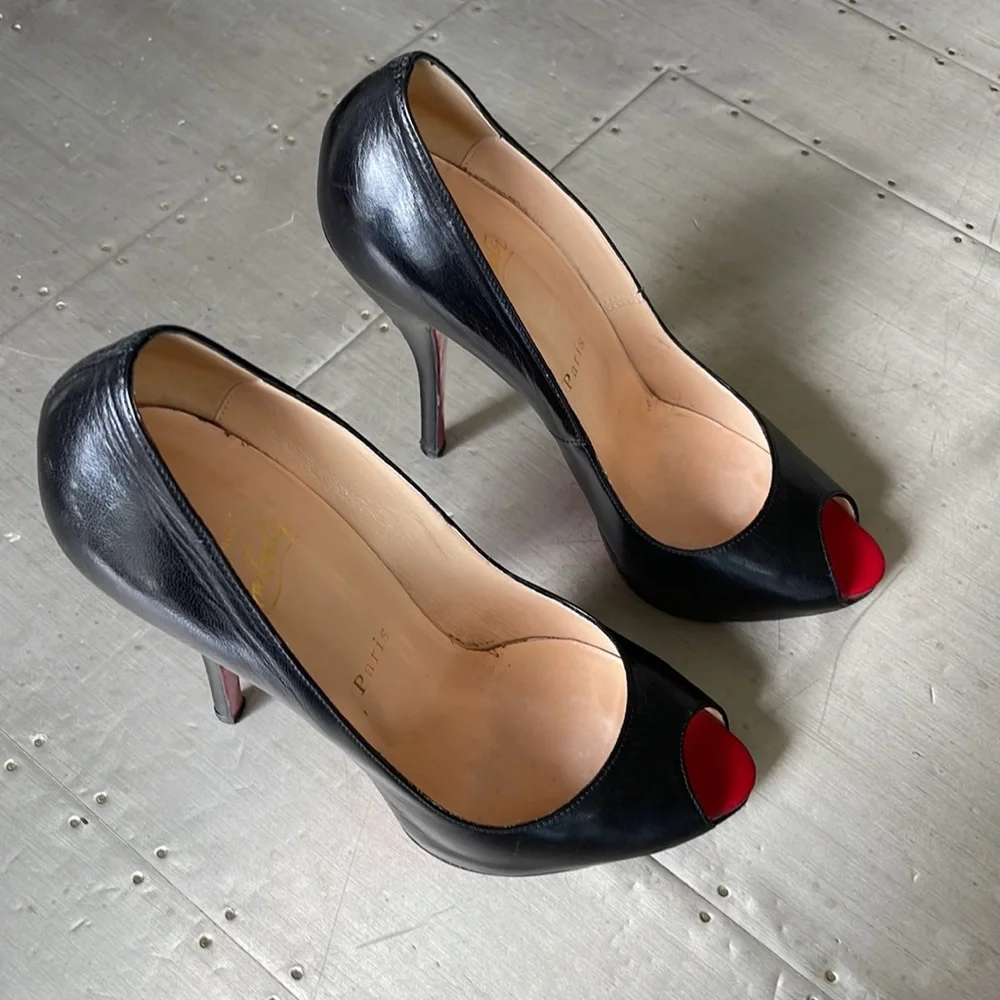 Christian louboutin Preowned black leather peep toe classic pump sz 38.5 120mm
